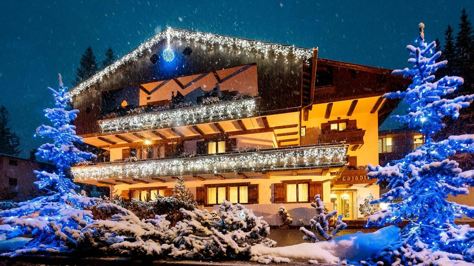 Hotel Lajadira & Spa contacts